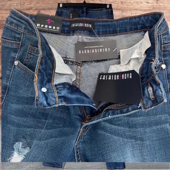 FASHION NOVA SKINNY JEANS - Picture 4 of 10